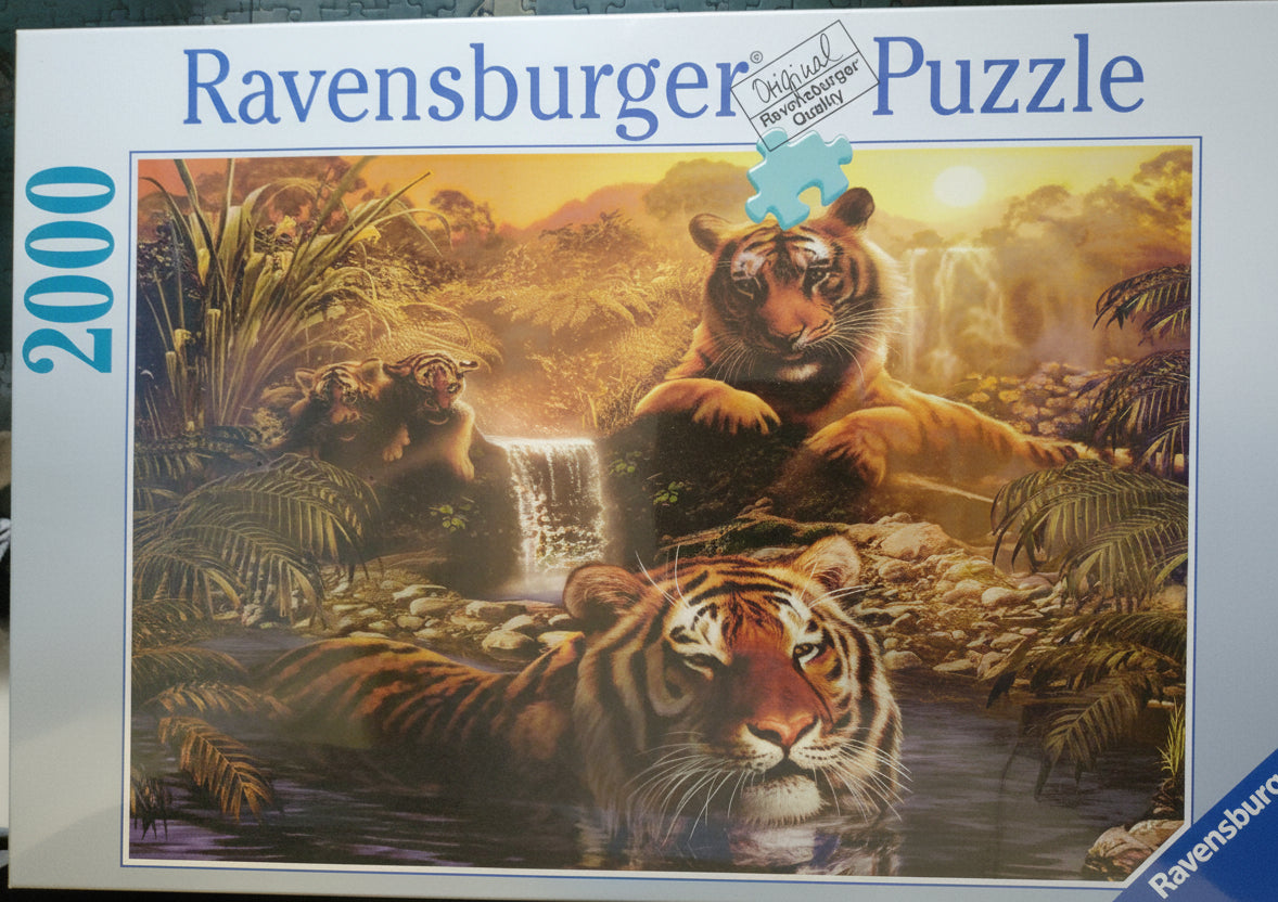 Ravensburger - At the water hole -2000 palaa - käytetty 